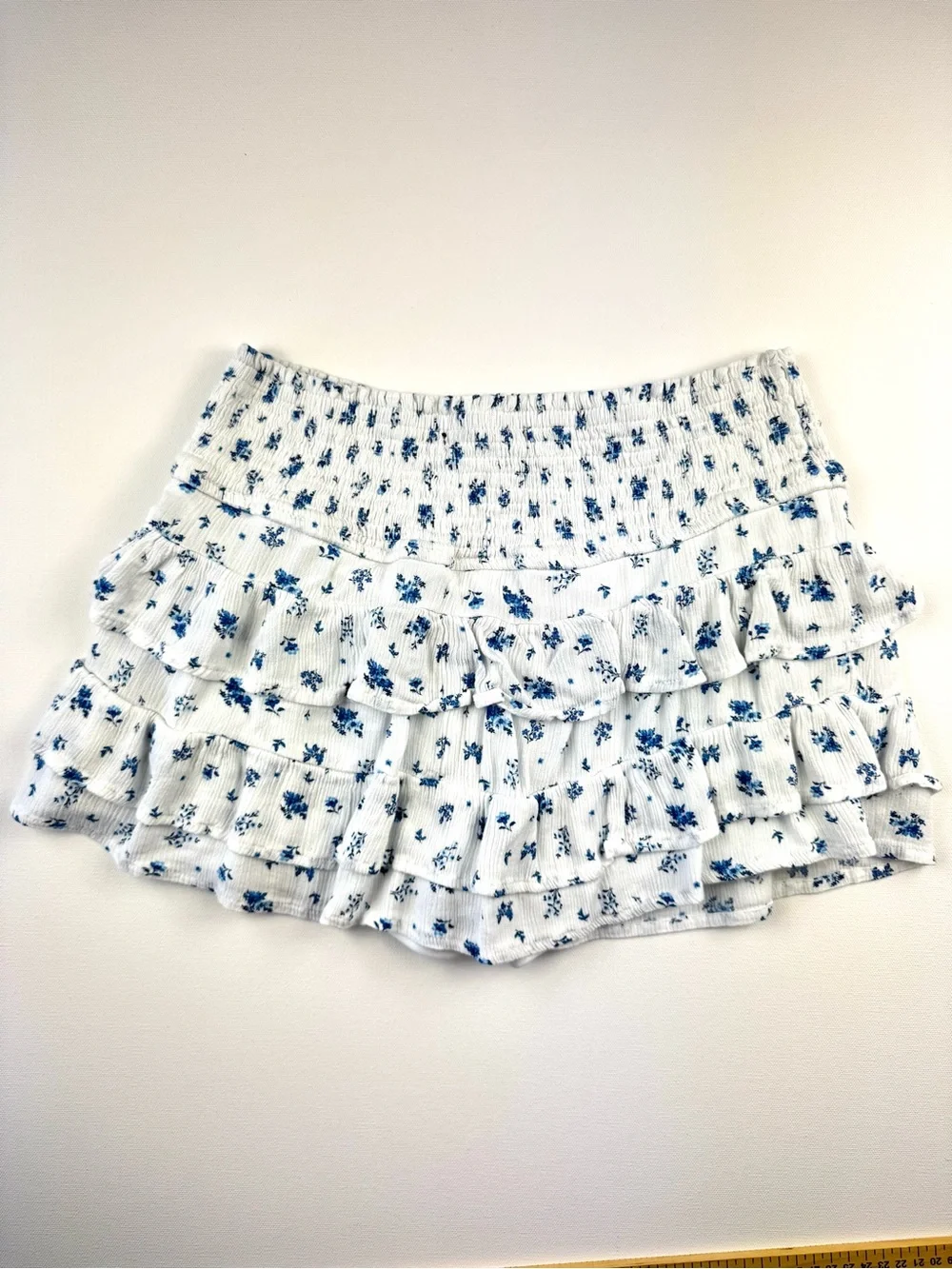 Forever 21 White Ruffle Tiered Mini Skirt Blue Floral Print Built in Shorts M